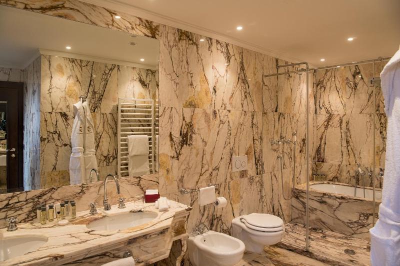 Deluxe Junior Suite image 3