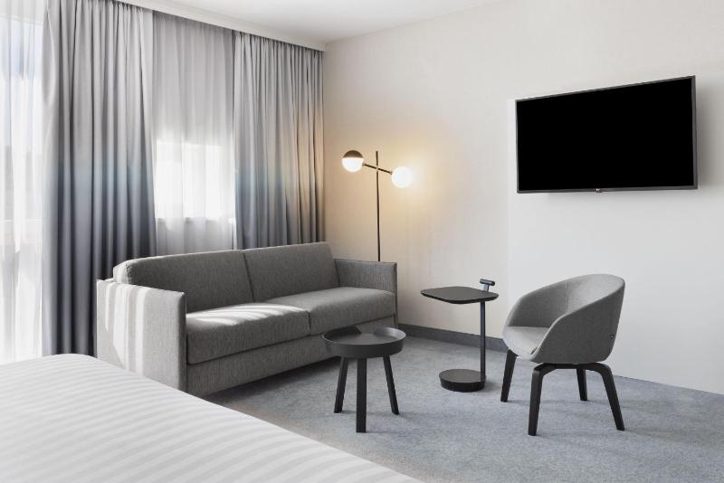 Superior room, Larger Guest room, 1 King, Sofa bed image 1