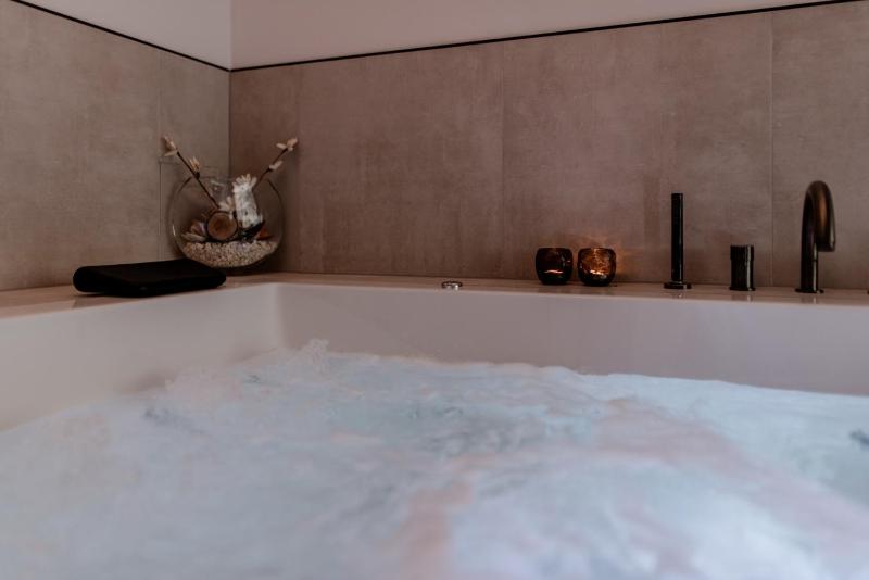 Suite with Spa Bath image 2