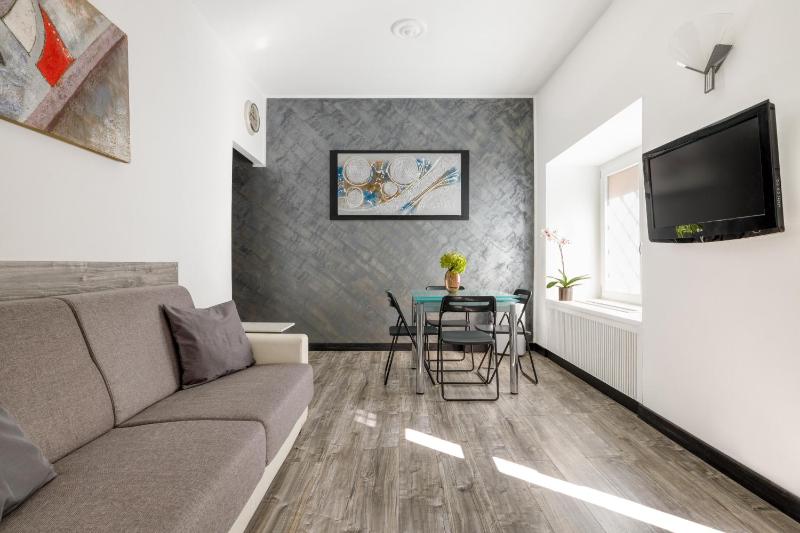 One-Bedroom Apartment image 4