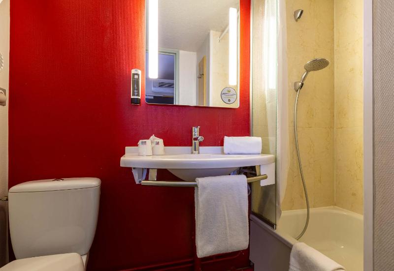 Quadruple Room image 2