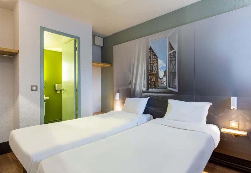 Twin Room image 1
