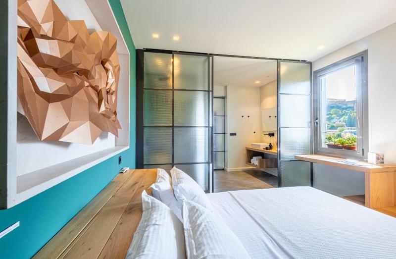 One-Bedroom Apartment image 4