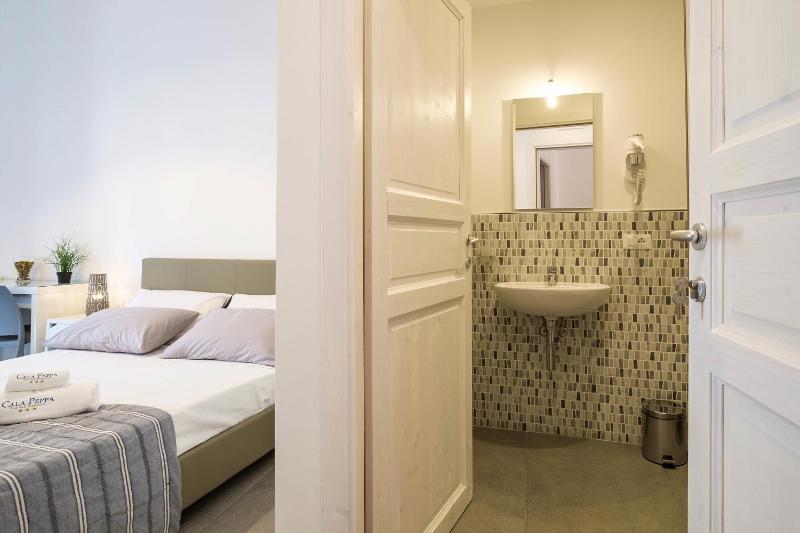 Double Room with View image 4