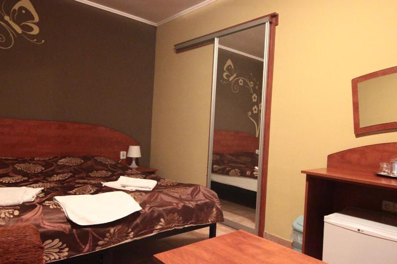 Double or Twin Room image 3