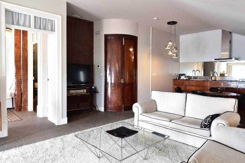 Deluxe Suite with River View image 3