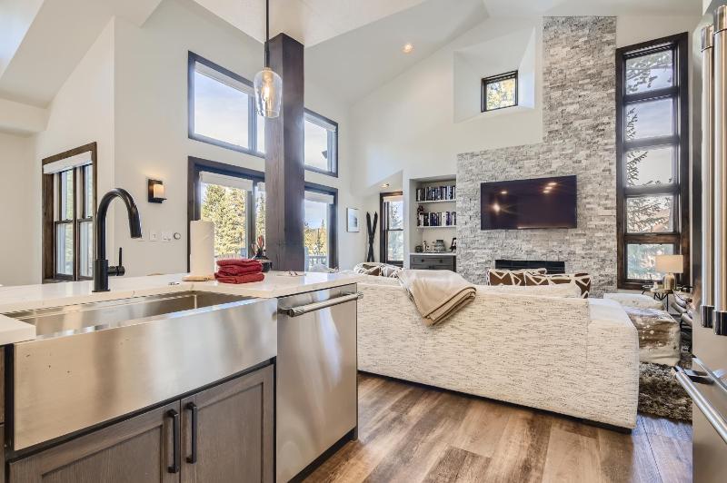 The Settlement 132 - Beautiful Remodel and new Hot Tub - image 3