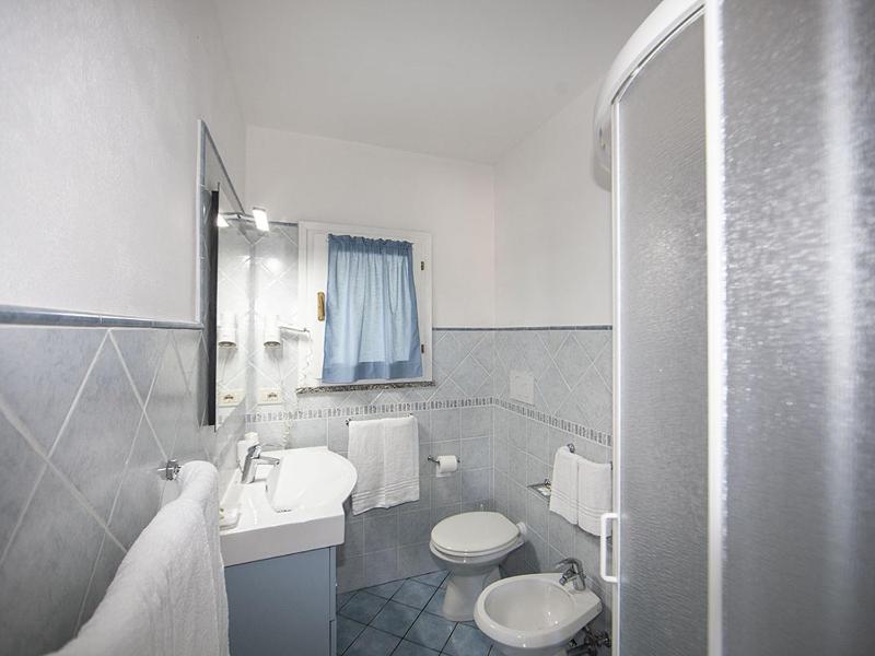 Superior Quadruple Room image 3