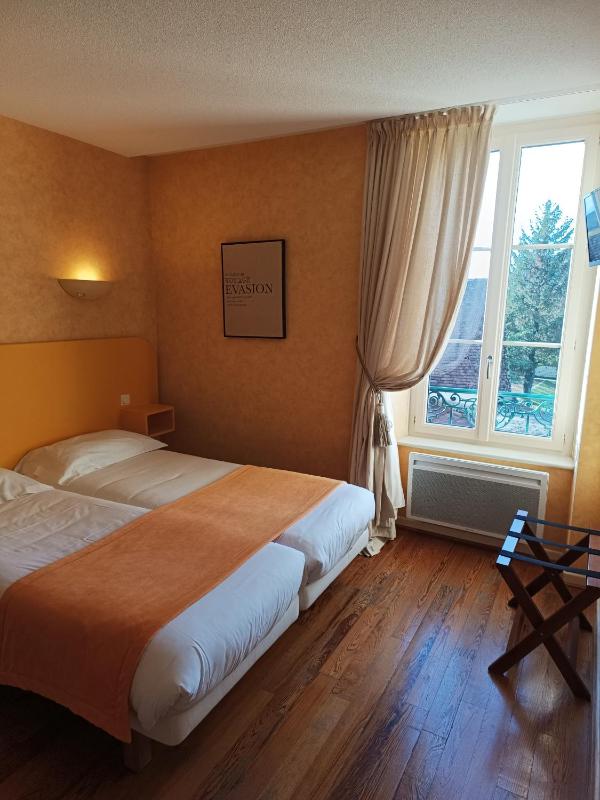Standard Double or Twin Room image 1