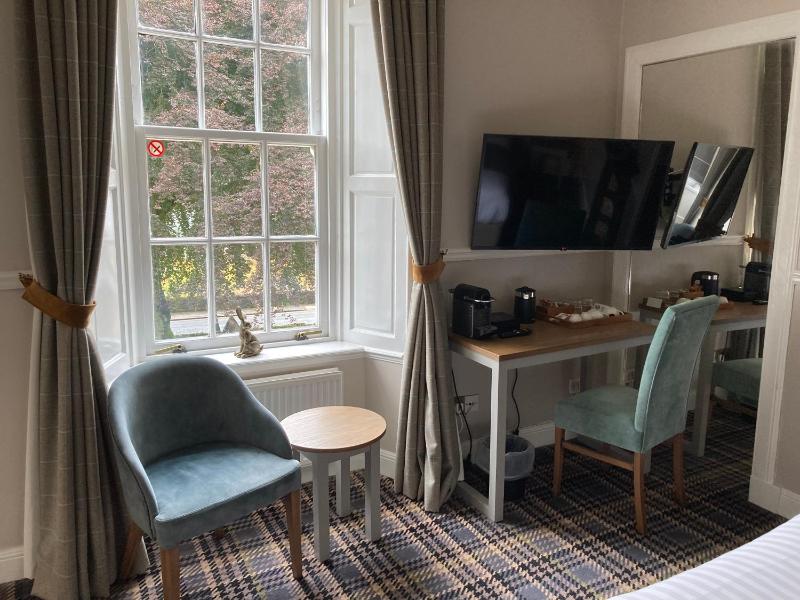 King Room with Loch View image 4