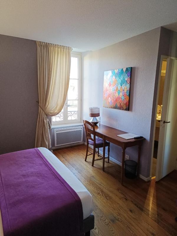 Double or Twin Room image 4