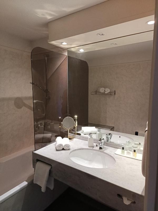 Double or Twin Room image 3