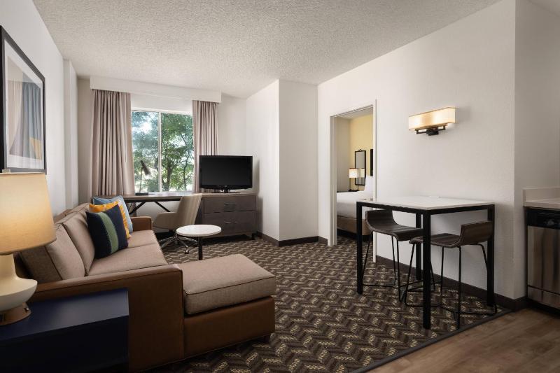 One-Bedroom King Suite with Sofa Bed image 1