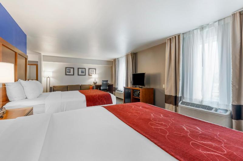 Queen Suite with Two Queen Beds - Accessible/Non-Smoking image 4