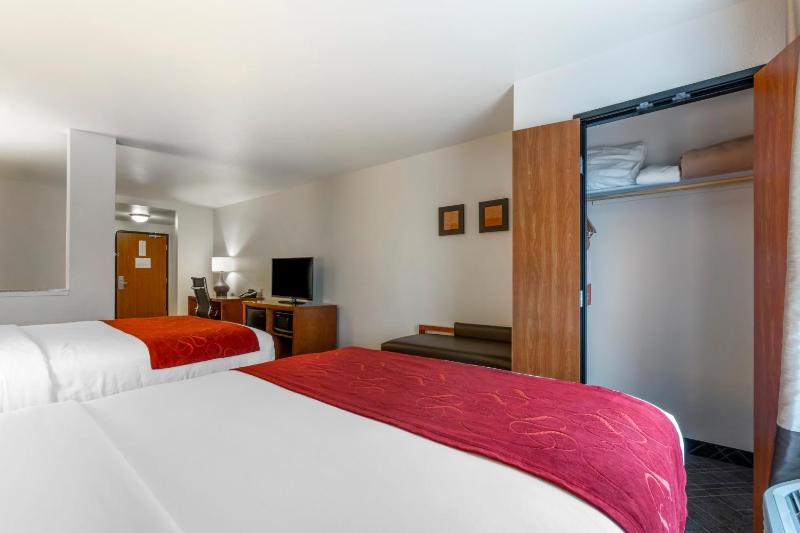 Queen Suite with Sofa Bed - Non-Smoking image 2