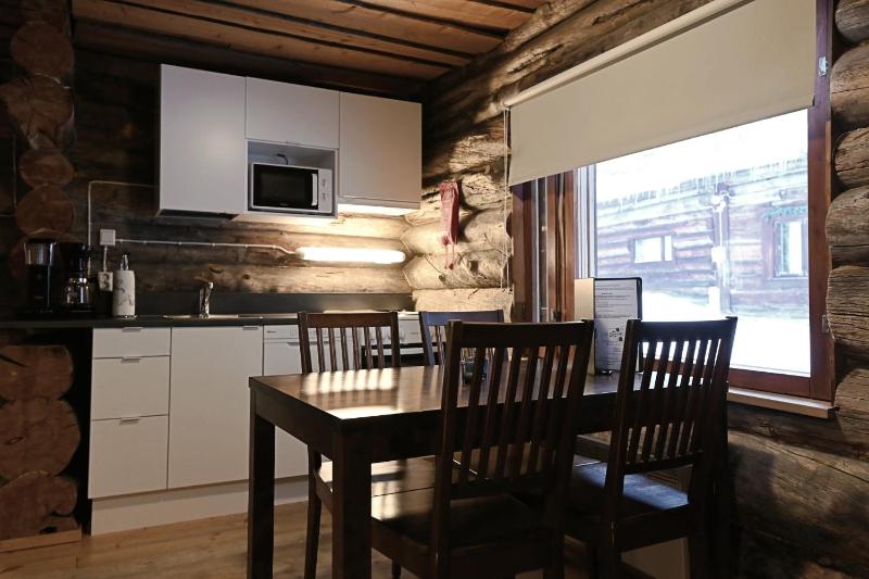 Classic Log Cabin Ski-in Ski-out - image 7