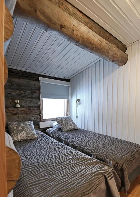 Classic Log Cabin Ski-in Ski-out - image 23
