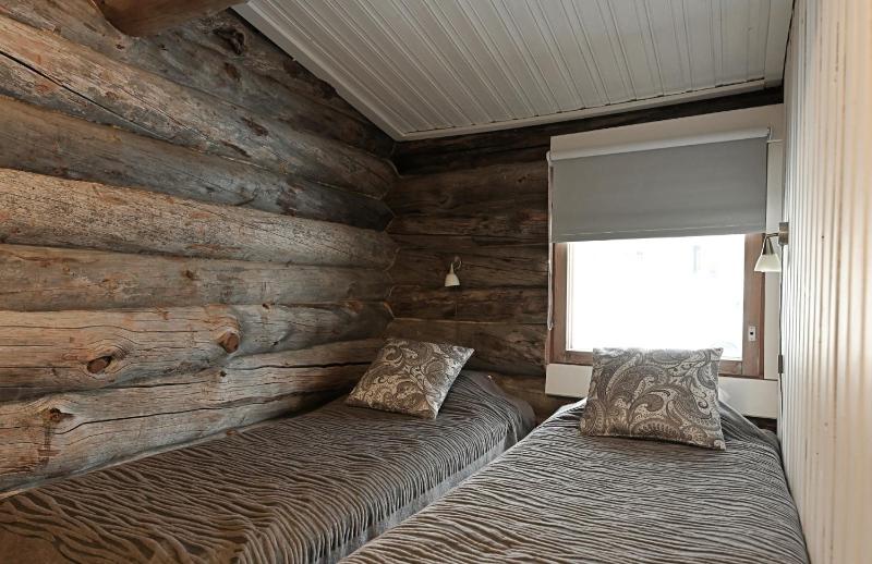 Classic Log Cabin Ski-in Ski-out - image 2