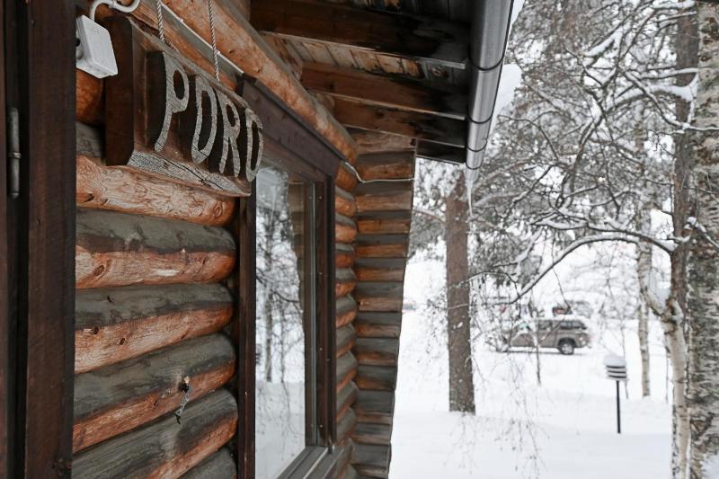 Classic Log Cabin Ski-in Ski-out - image 27