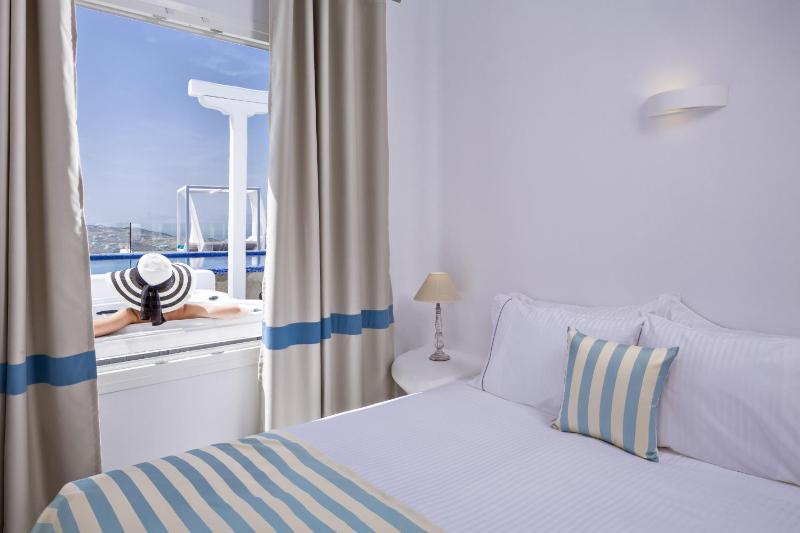 Junior Suite with Jetted Tub and Sea View image 1