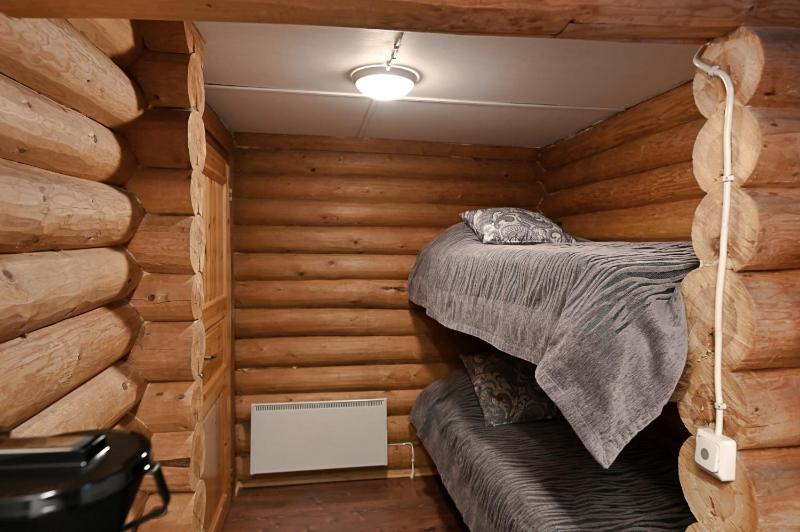 Classic Log Cabin Ski-in Ski-out - image 18