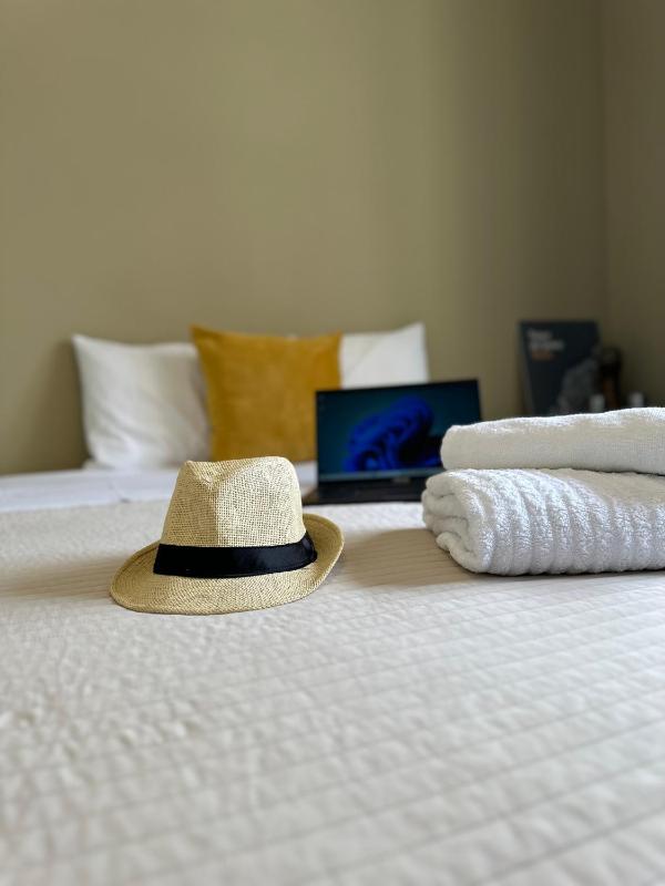 Twin Room image 3