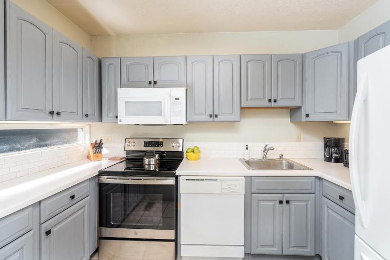 Space for All! Close to Lift 7 Fireplace Hot Tub condo - image 10