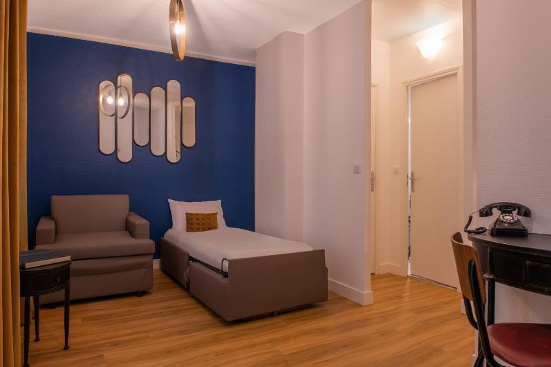 Quadruple Room image 3