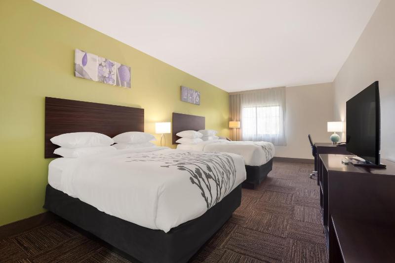 Queen Room with Two Queen Beds - Accessible/Non Smoking image 4
