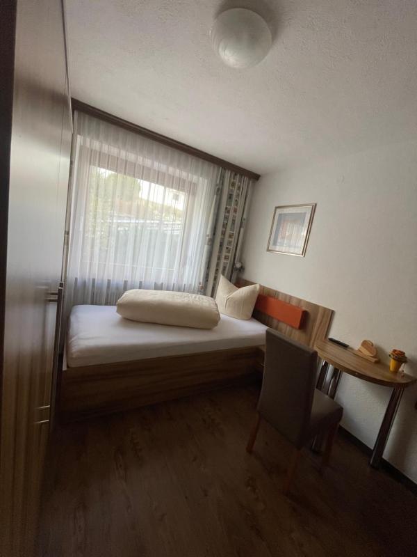 Single Room with Private External Bathroom image 4