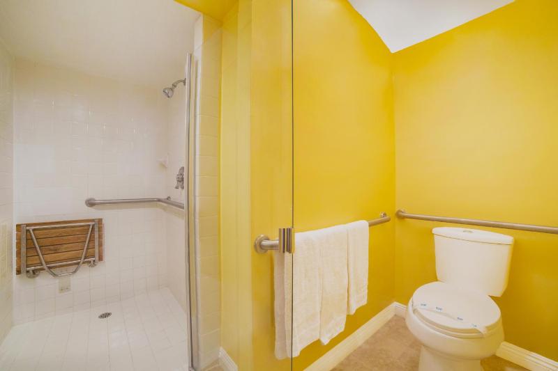 Standard Queen Room image 2