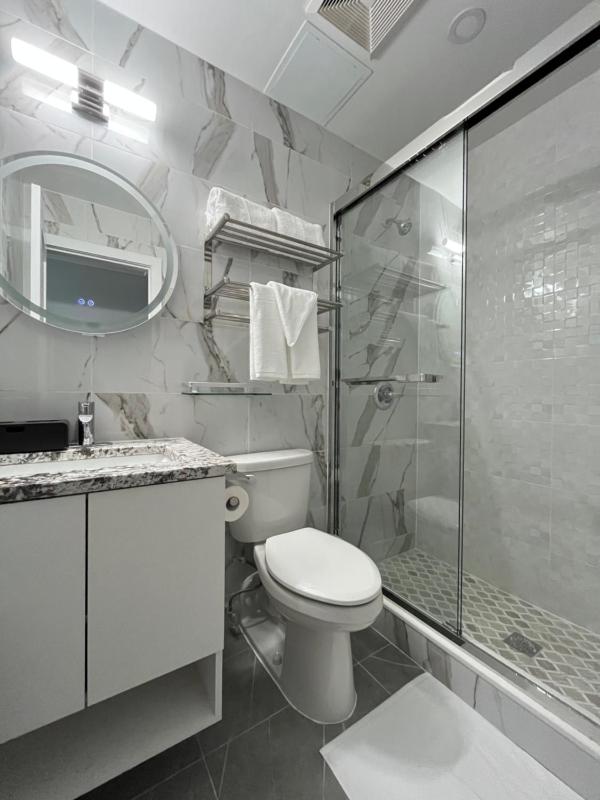 Twin Room with Private Bathroom image 2