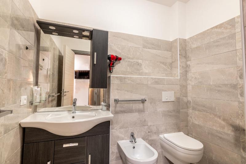 Double or Twin Room image 4