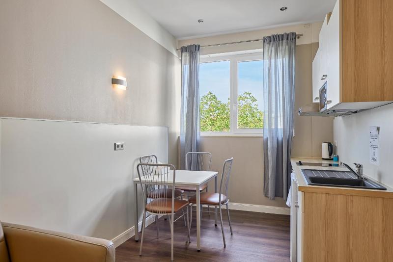 Double Room image 2