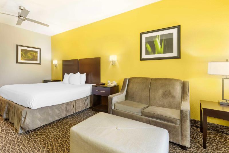 King Room with Sofa Bed - Non Smoking image 1