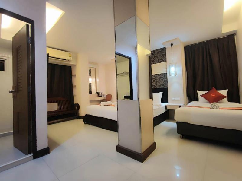 Deluxe Triple Room image 3