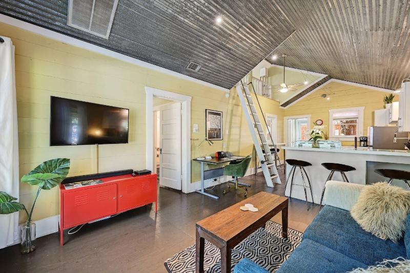 Peaceful Bungalow with Fenced Yard near Shops and Cafes - image 23