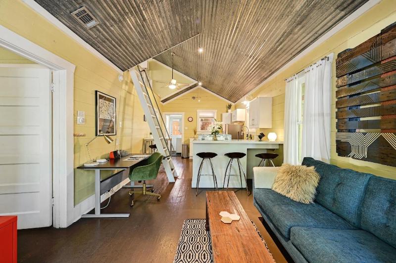 Peaceful Bungalow with Fenced Yard near Shops and Cafes - image 21