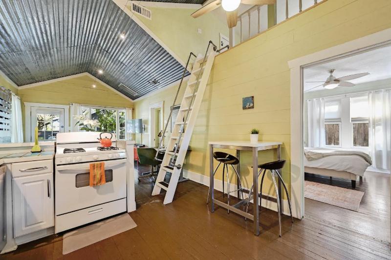 Peaceful Bungalow with Fenced Yard near Shops and Cafes - image 22