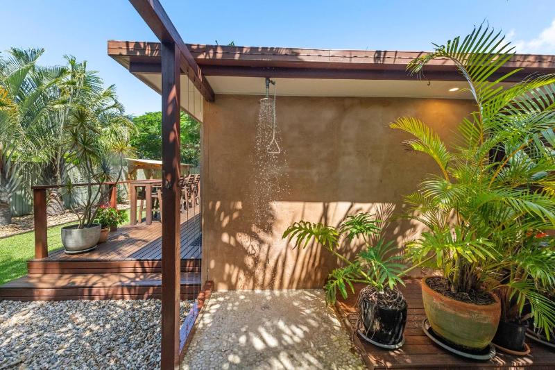 Tallow Beach Retreat - welcoming pet-friendly unit - image 7