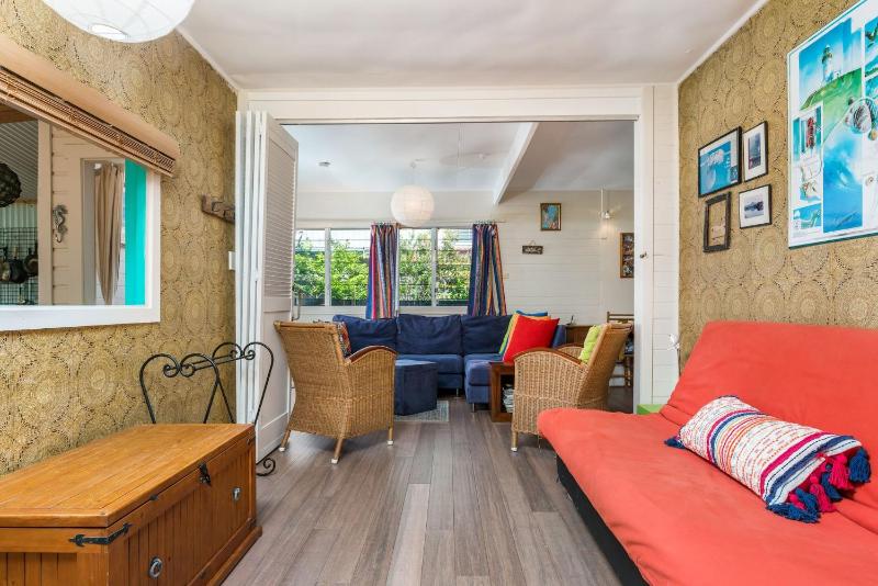 Beachcombers Cottage - beachfront pet retreat - image 5