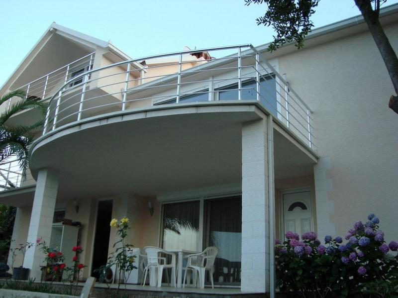 Studio Apartment with Sea View image 2