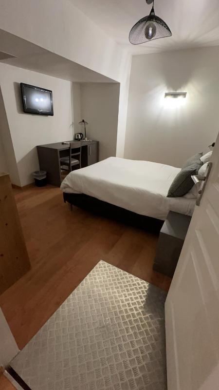 Economy Double Room image 4