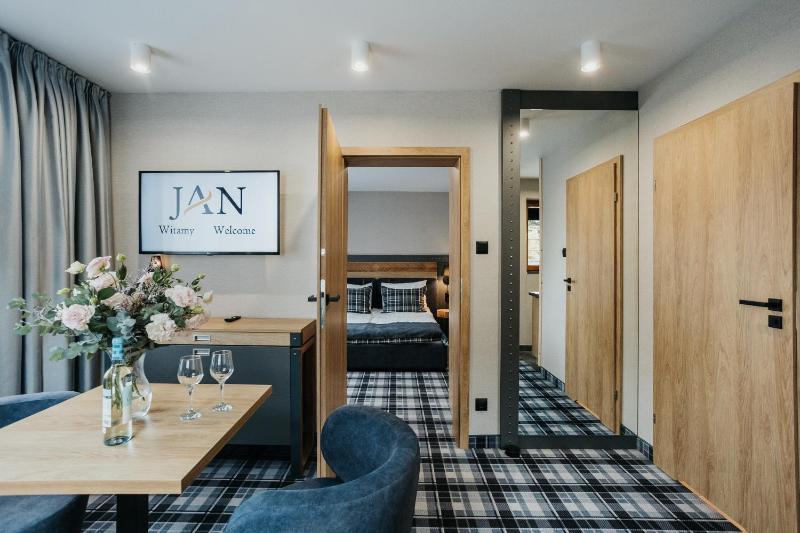 Deluxe Family Suite image 1