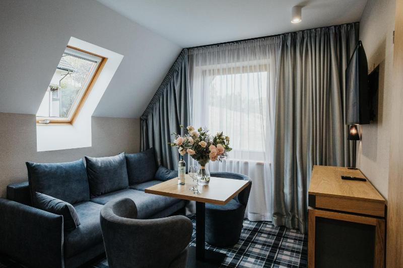 Deluxe Family Suite image 3
