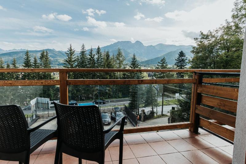 Apartment with Mountain View image 4