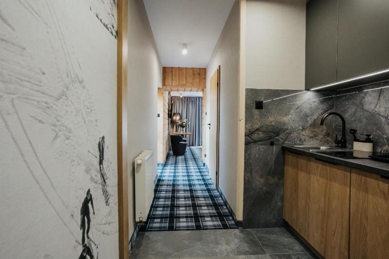Apartment with Mountain View image 2