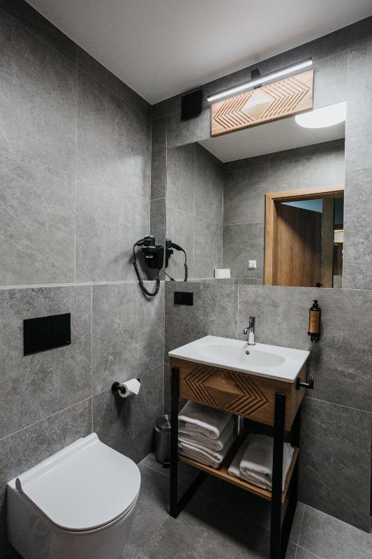 Apartment with Mountain View image 2