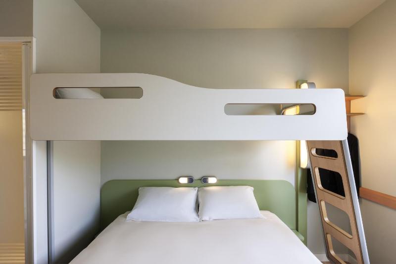 Double Room with Bunk Bed image 2