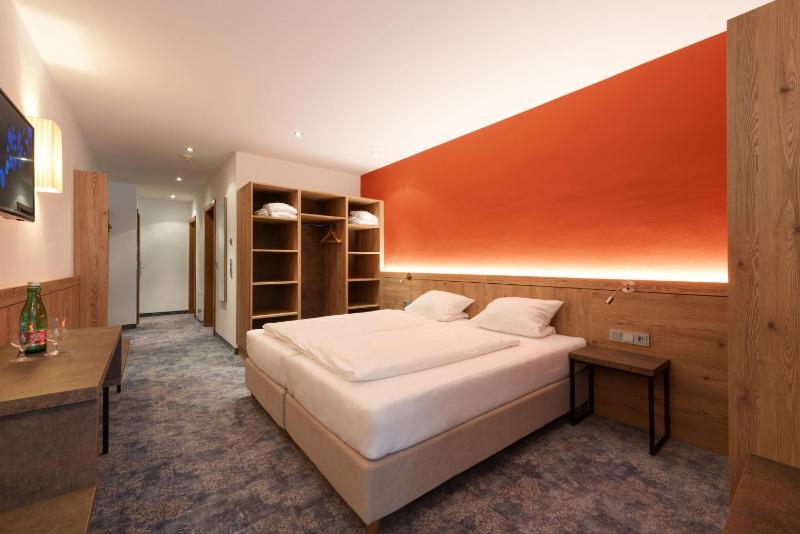 Suite (4 Adults) image 3
